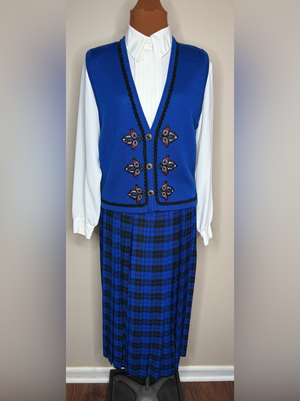 Susan Bristol Vintage 1990s Sweater Vest and Skirt Set Hand Embroidered Size 6
